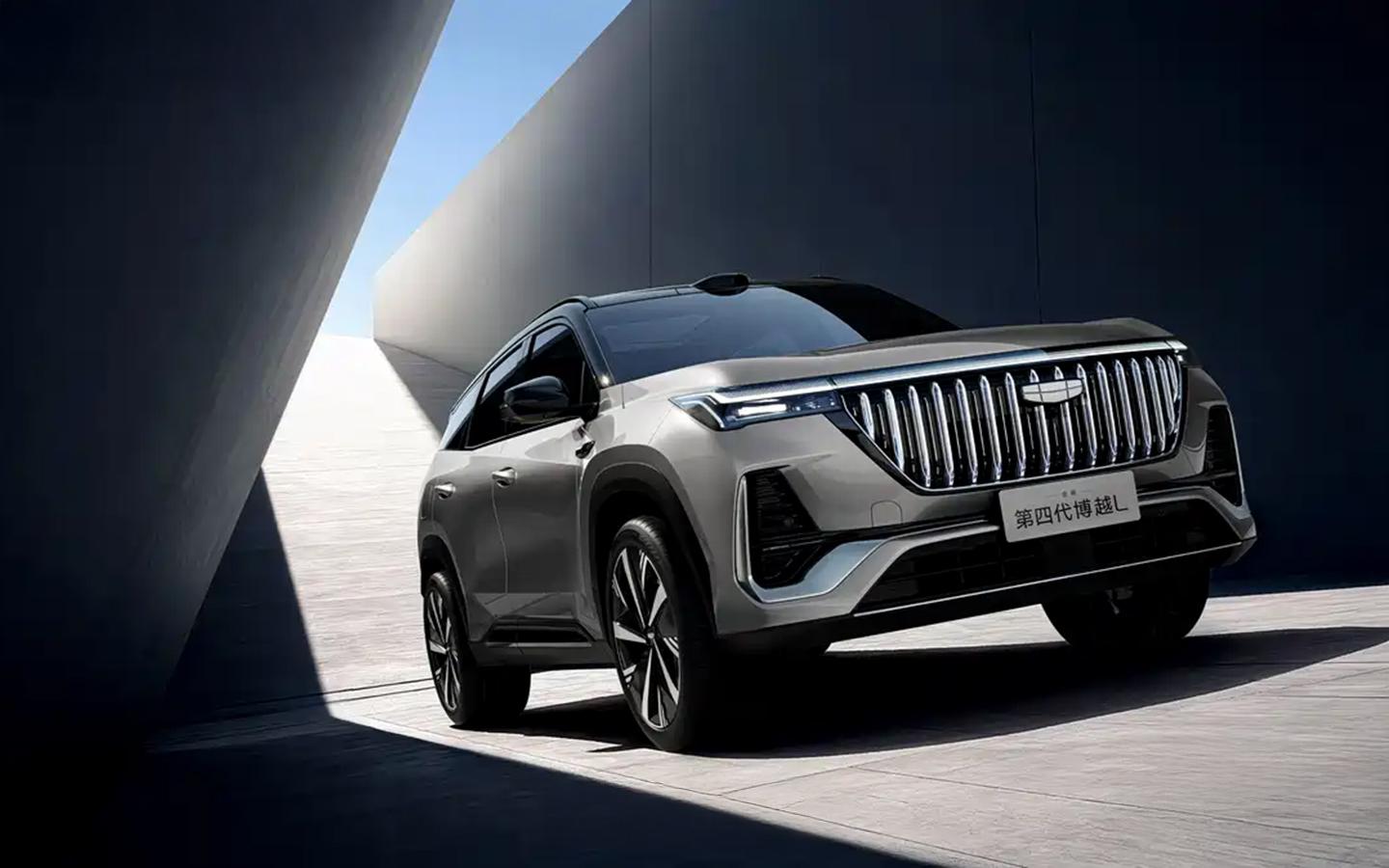 Geely обновил Atlas. Кроссовер умеет сам ехать по заданному маршруту