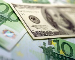 Доллар и евро сдали по 20 коп. в начале дня