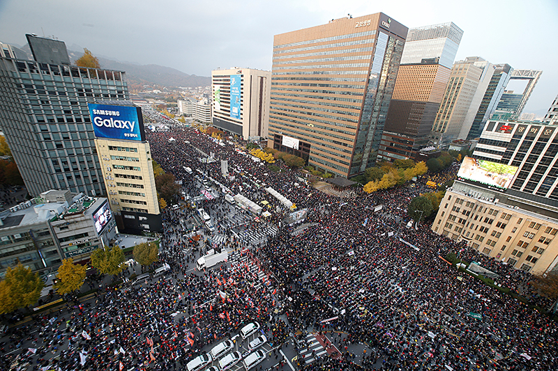 Митинг за отставку президента в Сеуле


