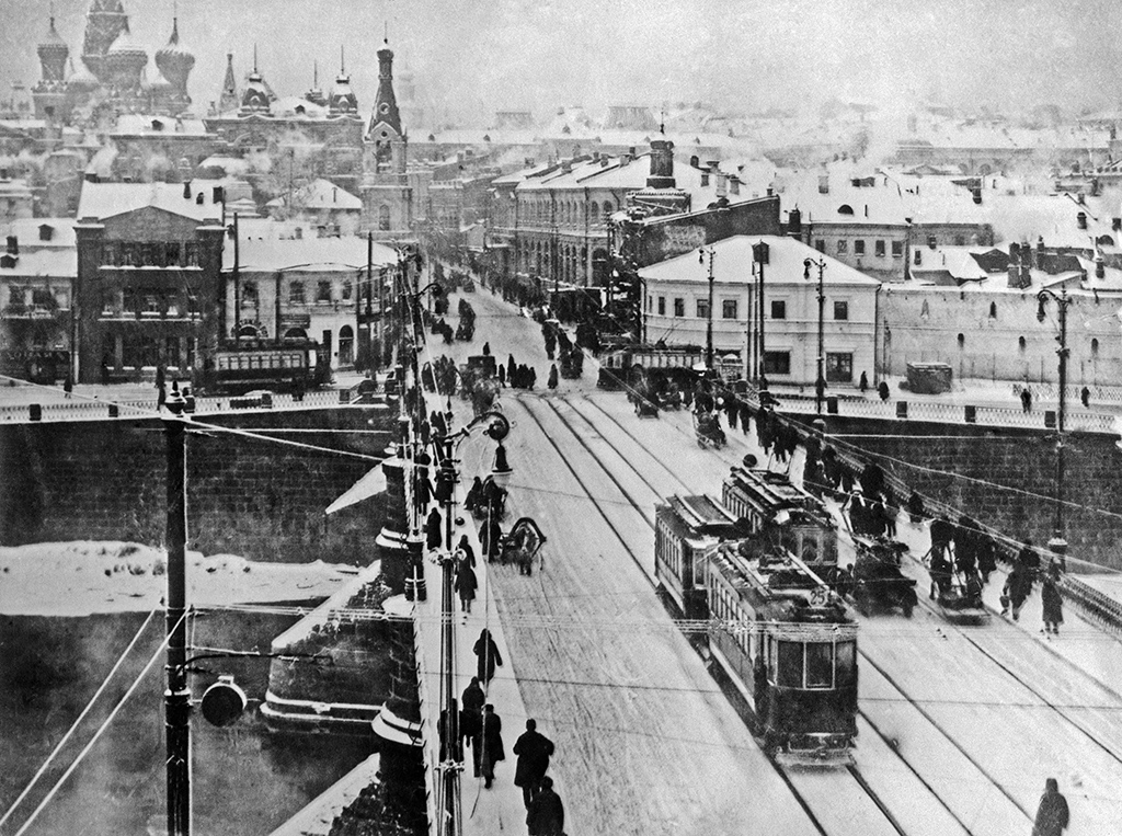 Вид на старый Москворецкий мост и Зарядье. 30-е годы ХХ века
