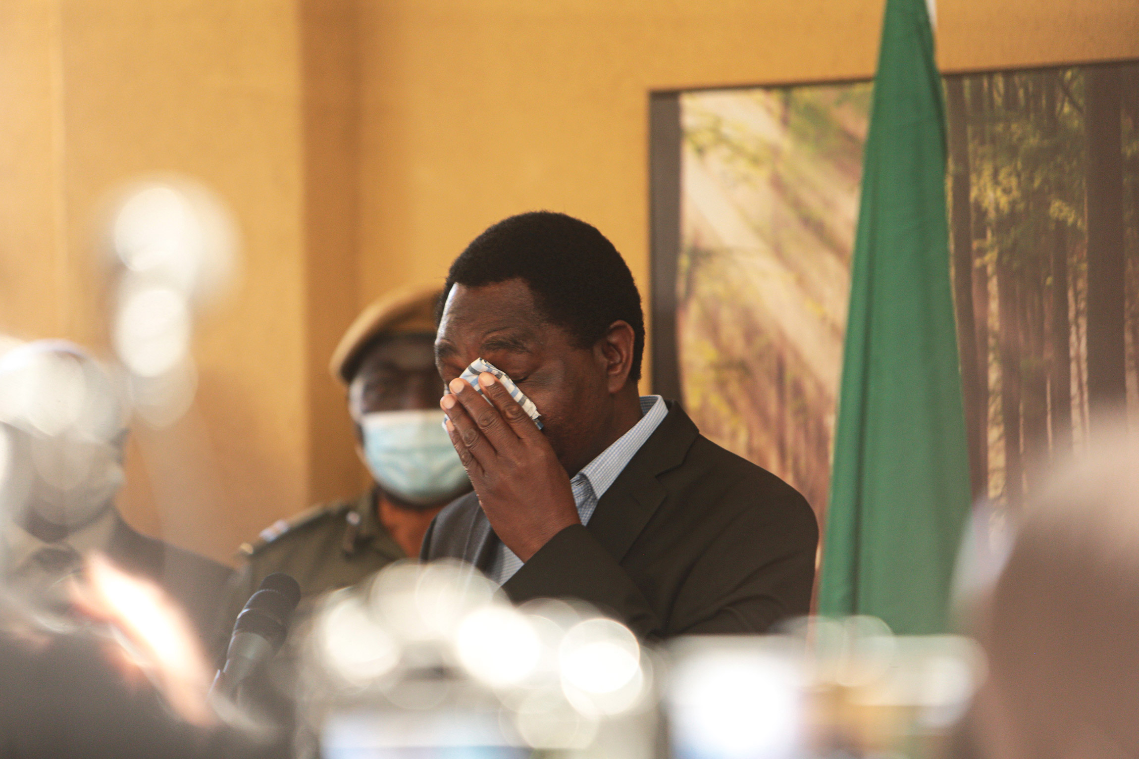 Избранный президент Замбии Хакаинде Хичилема на пресс-конференции после победы на выборах. 16 августа, Лусака.

До этого Хичилема пять раз выдвигал свою кандидатуру на пост главы государства