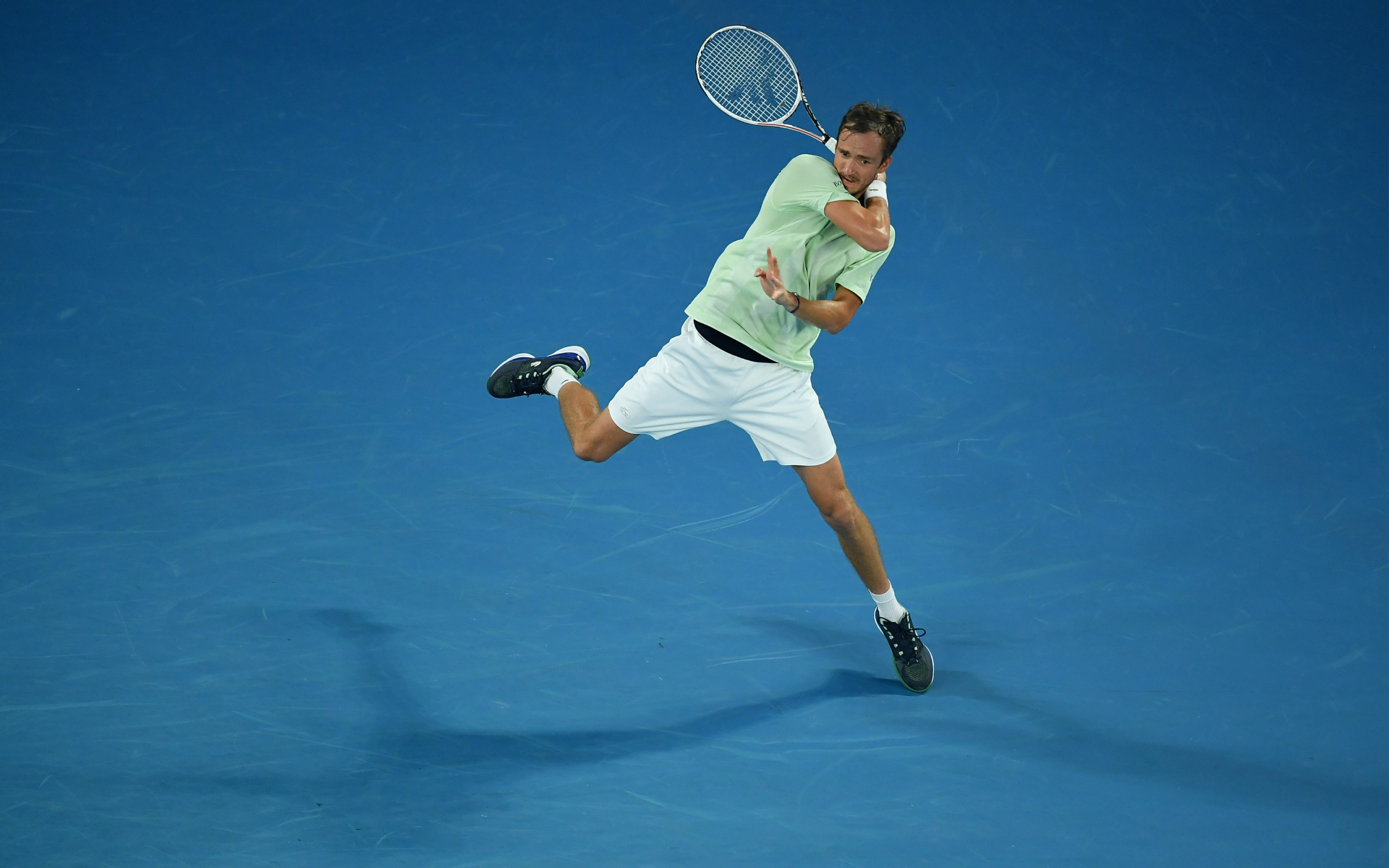 Медведев вдвое сократил отрыв от Джоковича в борьбе за первое место ATP