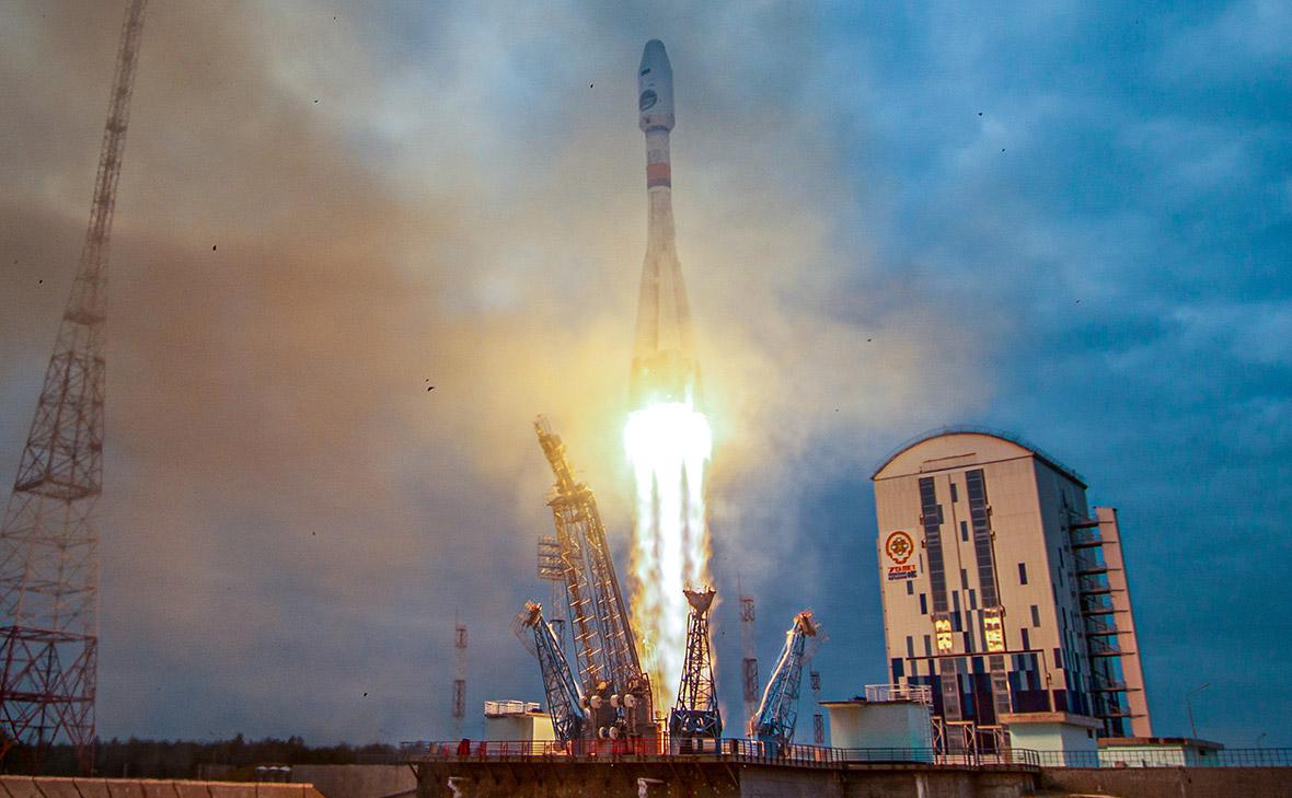 26 апреля луна. Ракета Союз-2.1б. Российский космодром. Ракета на Луне.