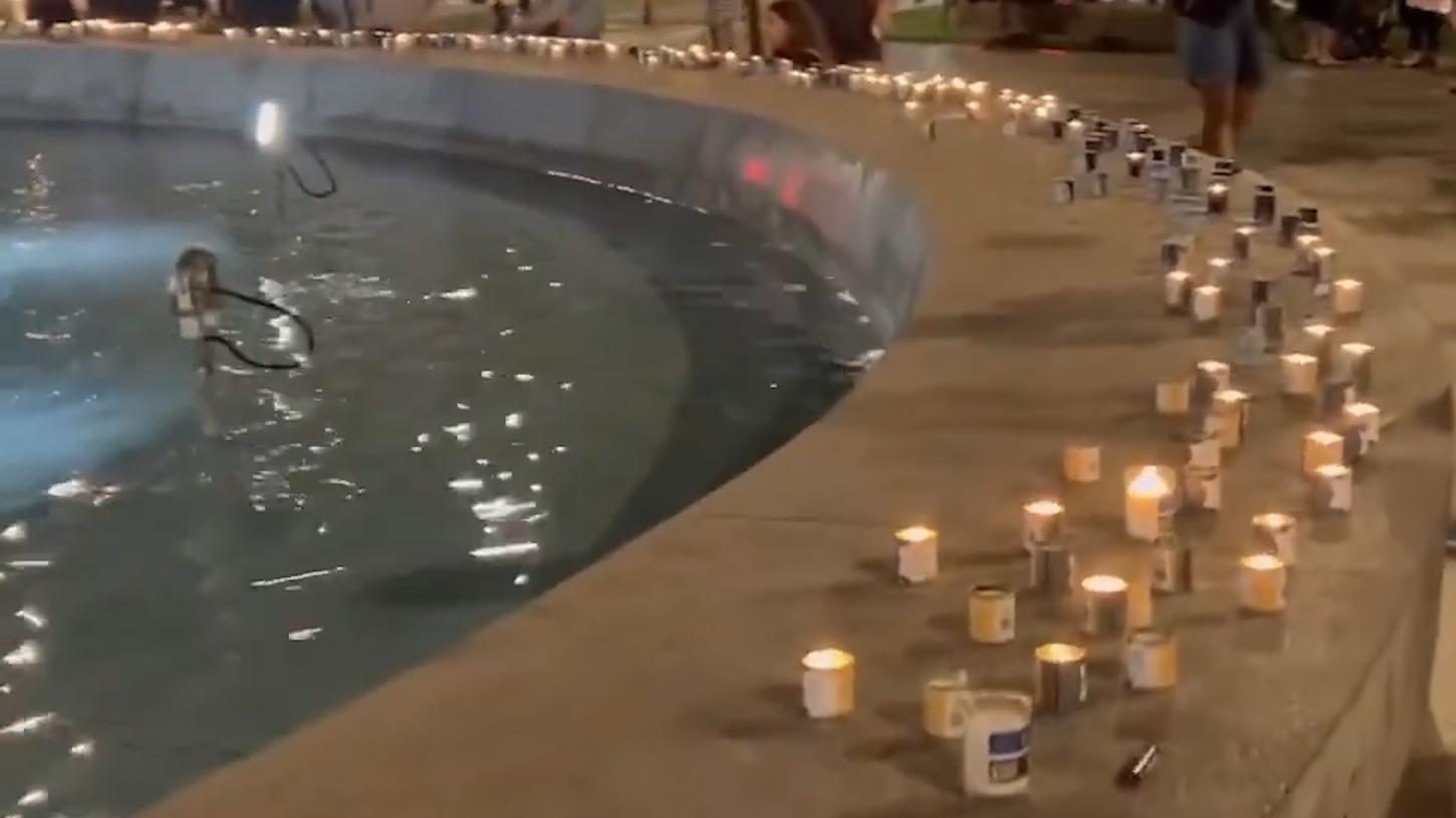 В Тель-Авиве зажгли свечи в память о погибших от атак ХАМАС. Видео