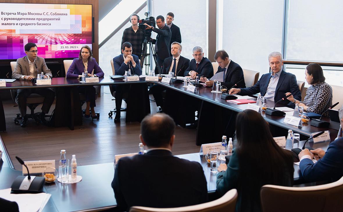 Встреча Сергея Собянина&nbsp;(второй справа) с руководителями предприятий малого и среднего бизнеса