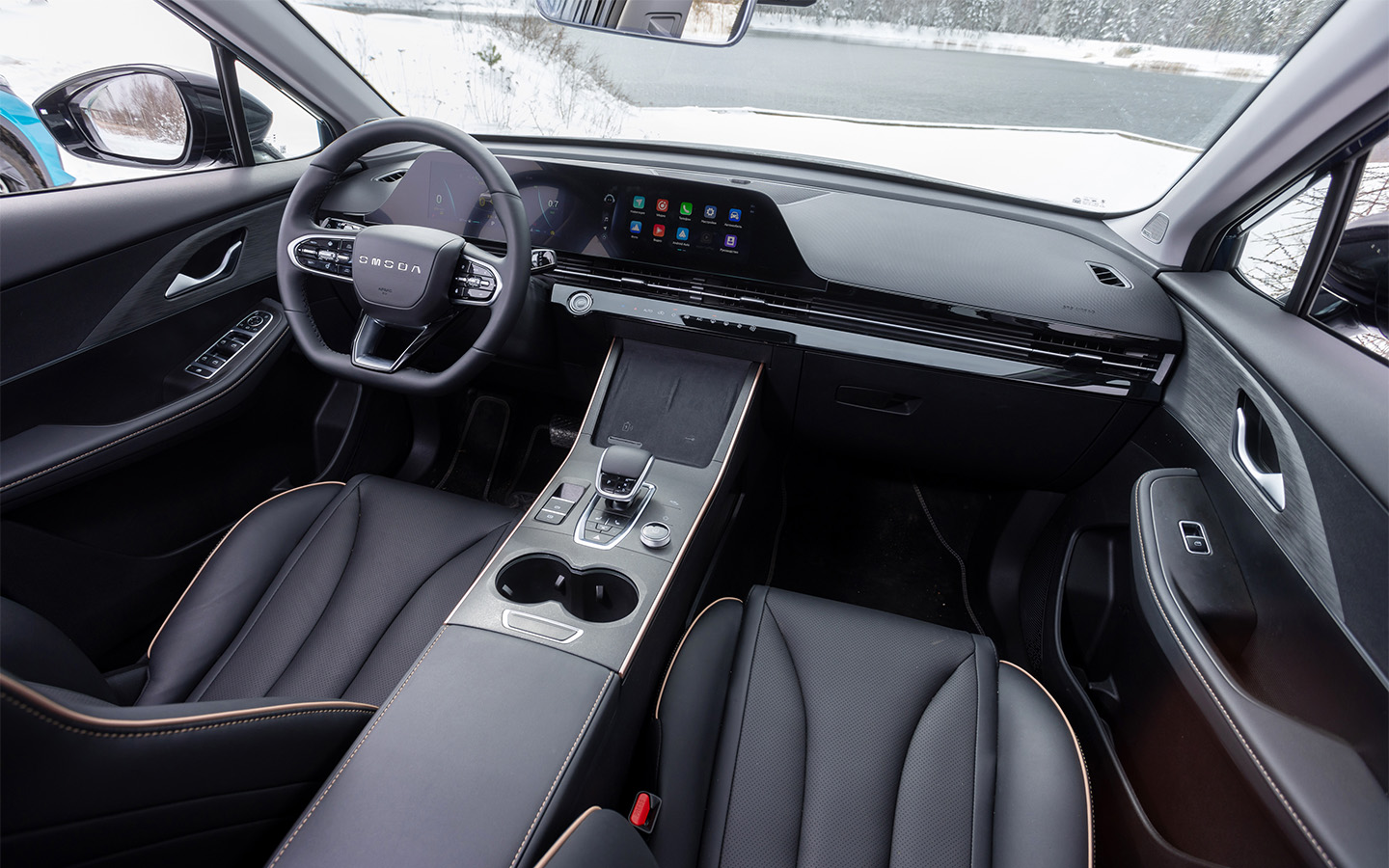 Салон Omoda C5 максимально уютен, комфортен и прост: все самое нужное, без напускного лоска 