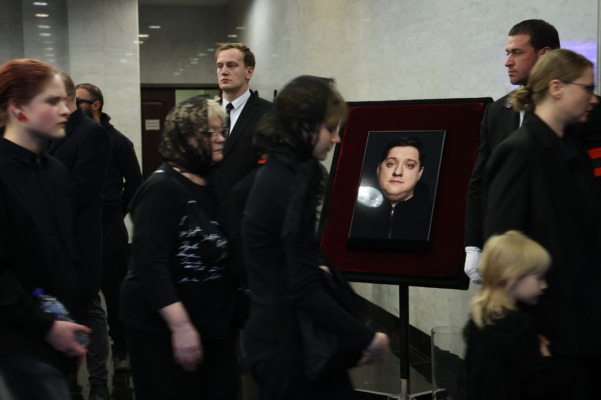 Прощание с актером Романом Поповым в состоялось в Центральной клинической больнице&nbsp;в Москве&nbsp;1 ноября 2025 года.