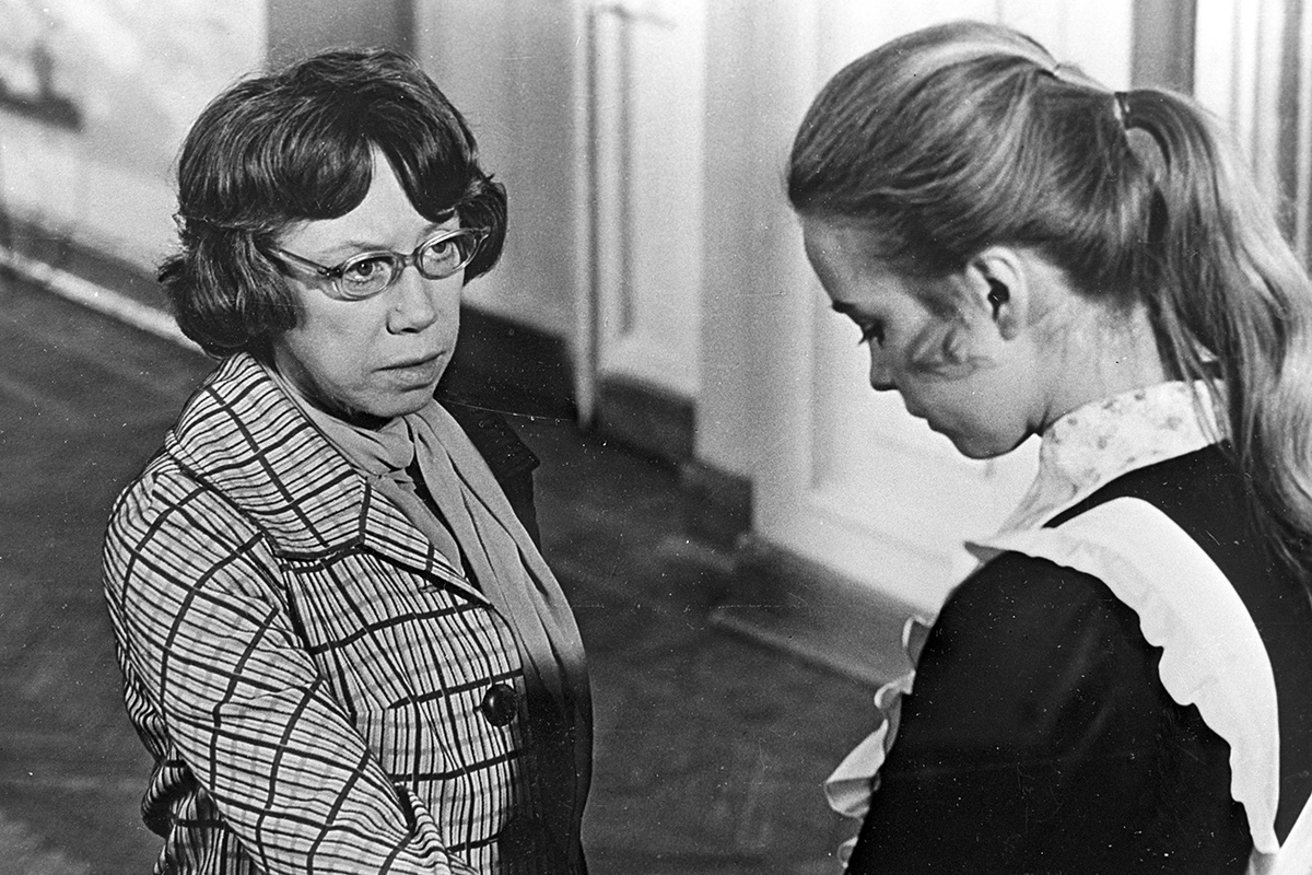 Евгения Ханаева (слева) и Наталья Вавилова фильме «Розыгрыш» (1977)