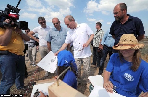 В.Путин посетил лагерь археологов на Таманском полуострове