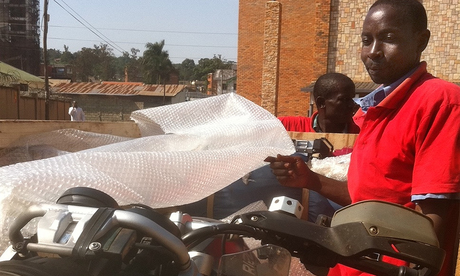 Путешествие на мотоцикле по Африке: как перевезти мотоцикл из Уганды в Европу