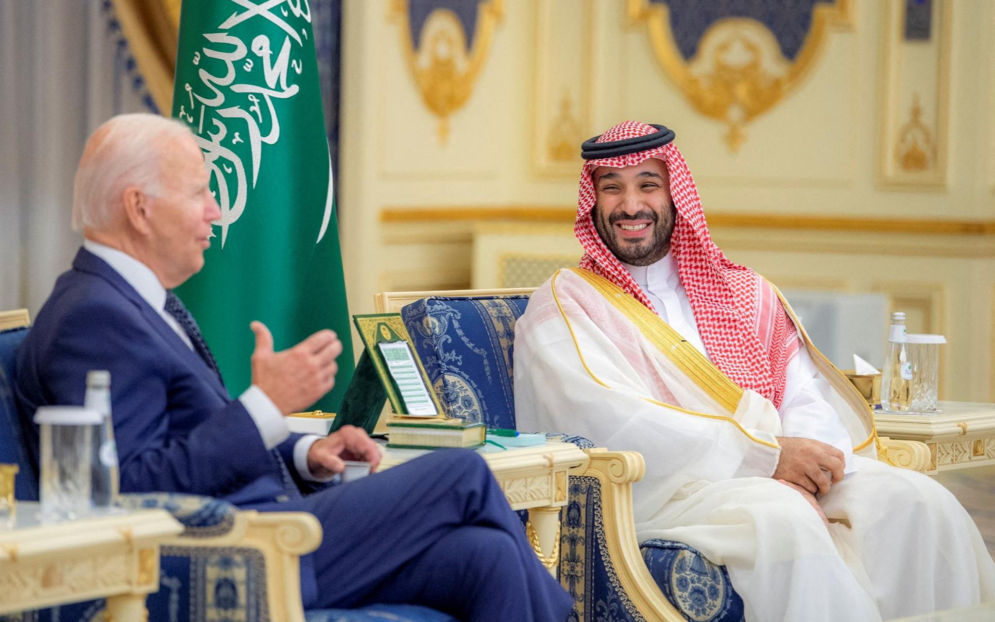 WSJ узнала о насмешках саудовского принца над Байденом"/>














