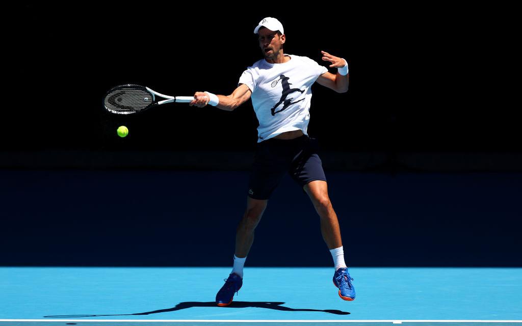 Джокович не доиграл матч с Медведевым перед Australian Open из-за травмы