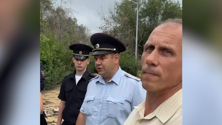 Саратовская полиция напомнила активистам о праве применять оружие