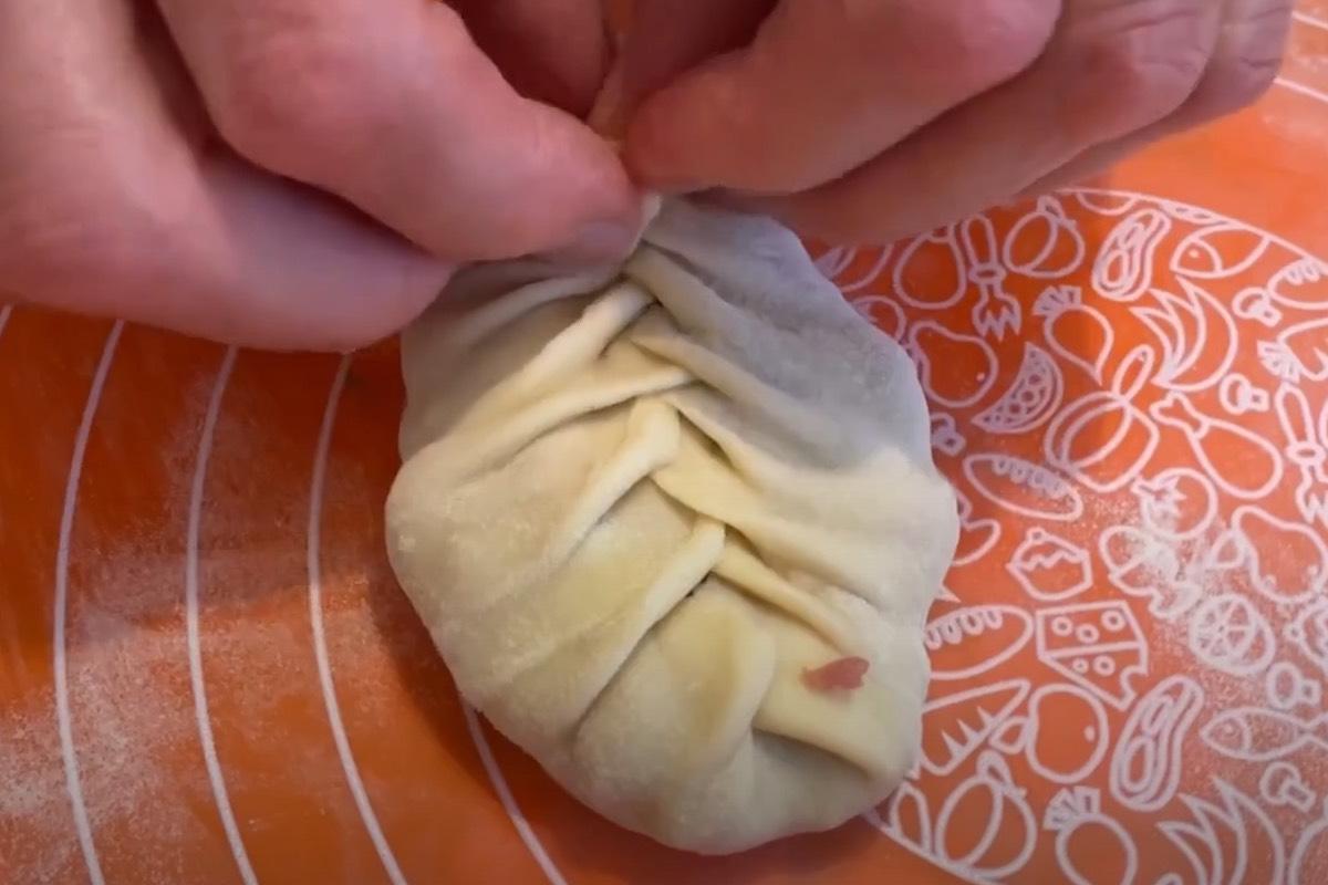 Как заплести тесто для мантов косичкой