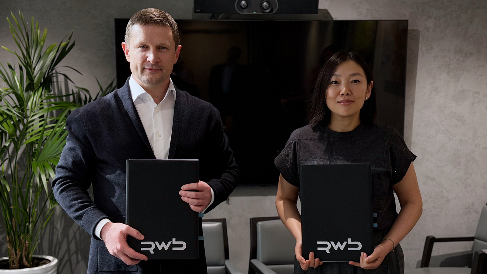 Глава Объединенной компании Wildberries & Russ Татьяна Ким и ректор Российского университета дружбы народов (РУДН) Олег Ястребов