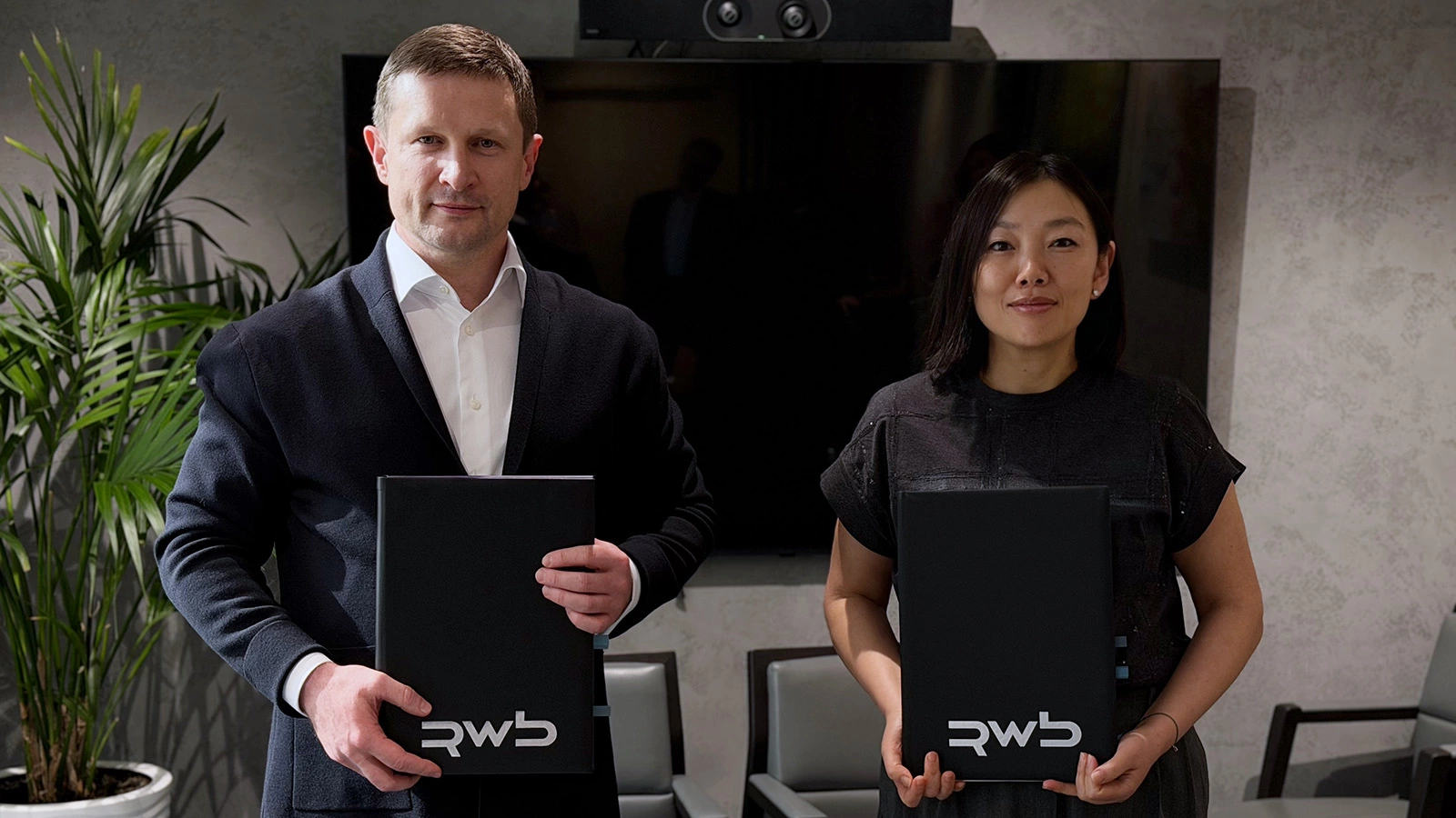 Глава Объединенной компании Wildberries & Russ Татьяна Ким и ректор Российского университета дружбы народов (РУДН) Олег Ястребов