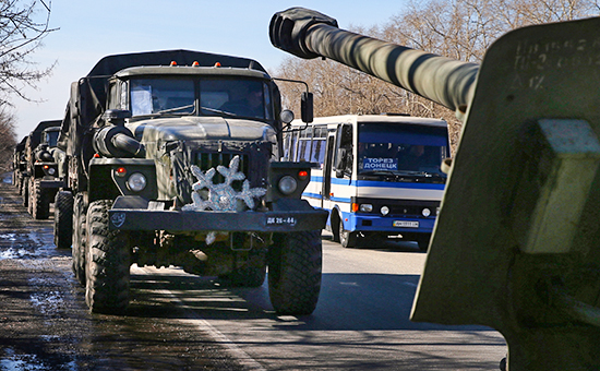 Отвод тяжелой военной техники в окрестностях Донецка
