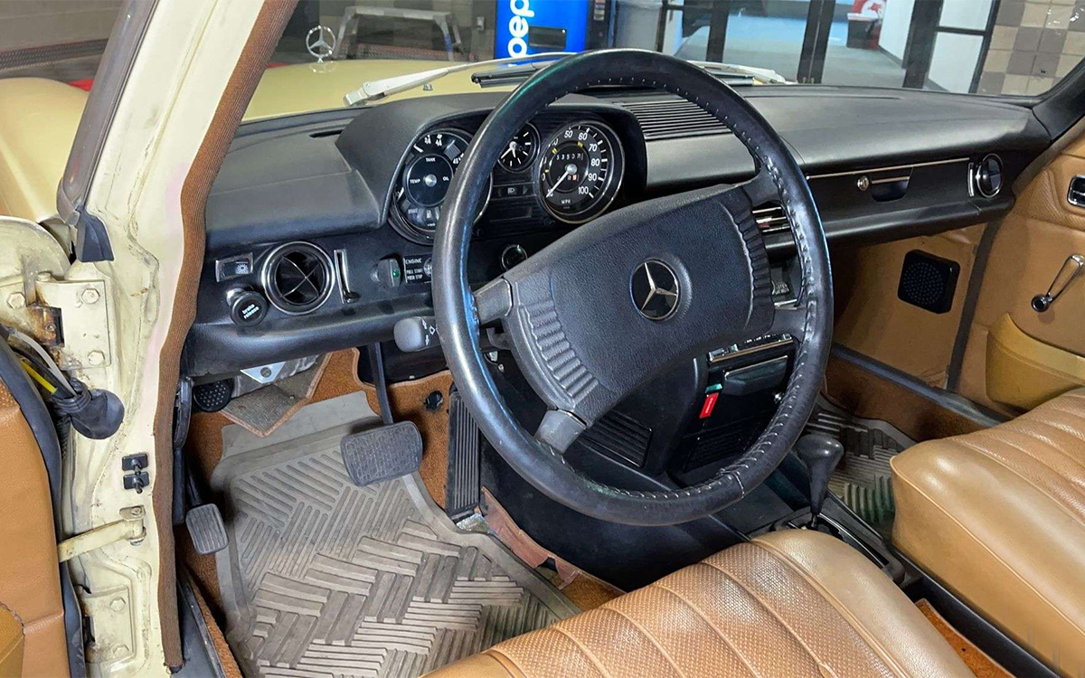 Mercedes-Benz 240D