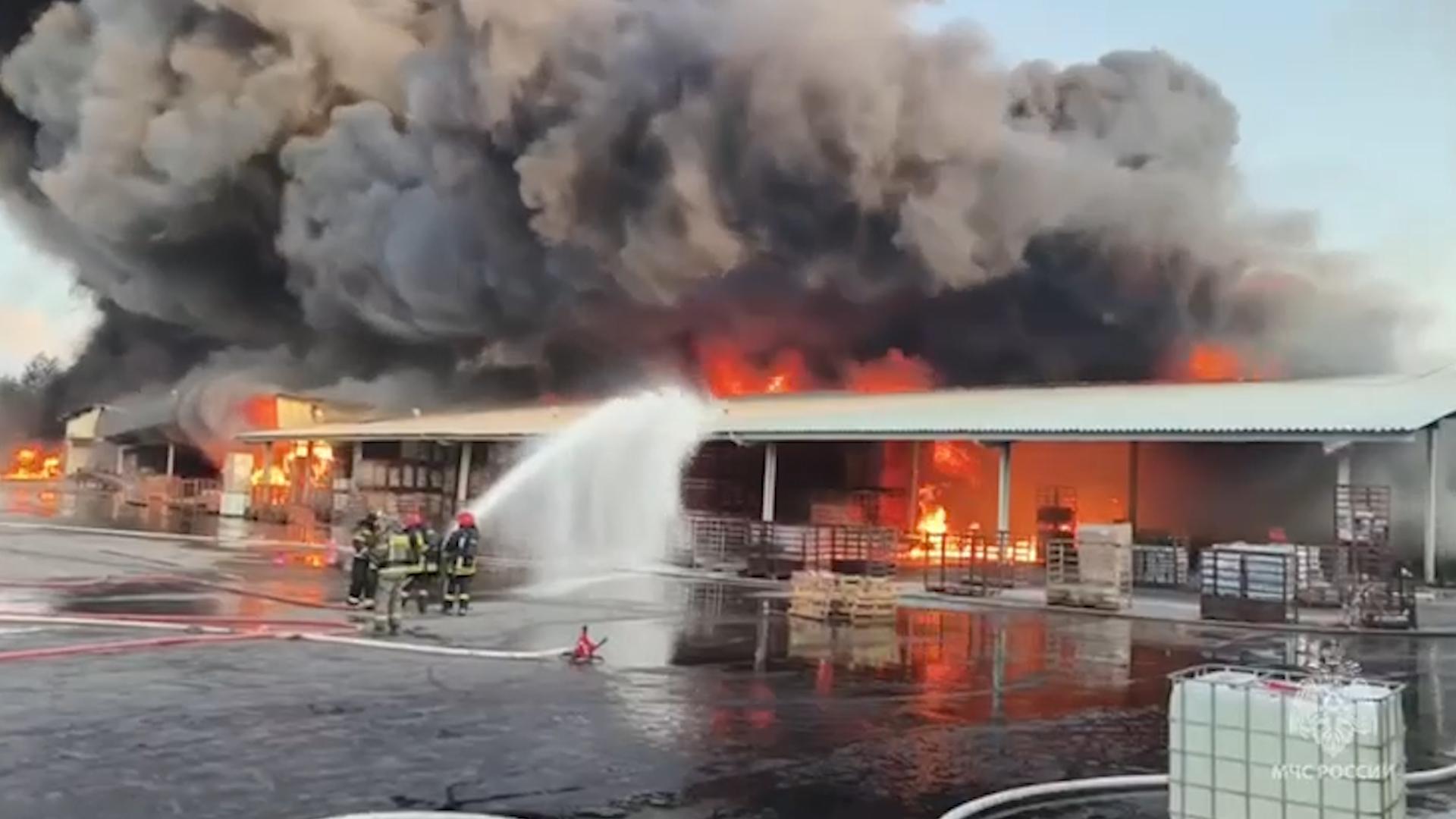 Из-за крупного пожара под Москвой перекрыли движение на Ярославском шоссе