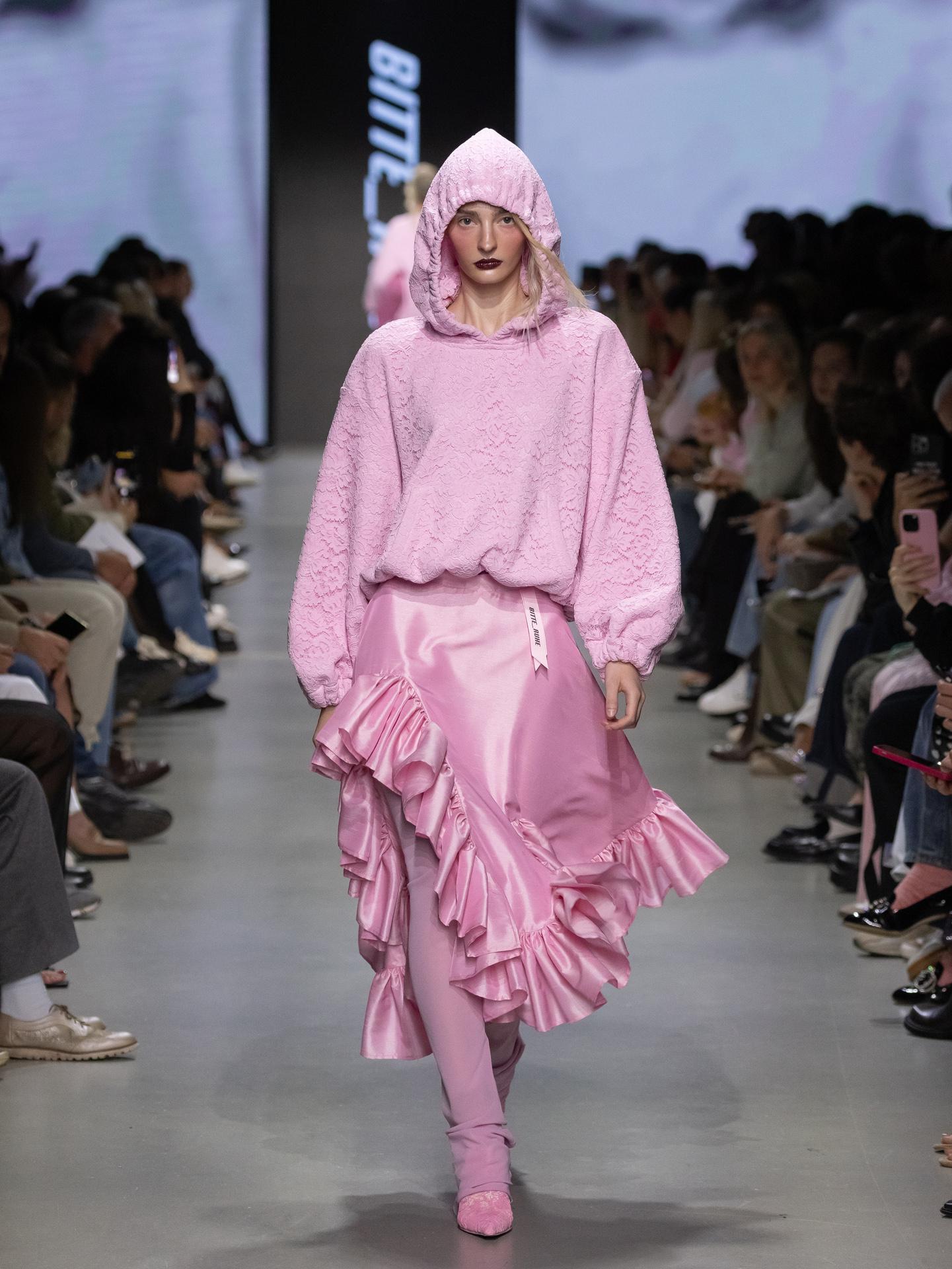 Показ Bitte Ruhe