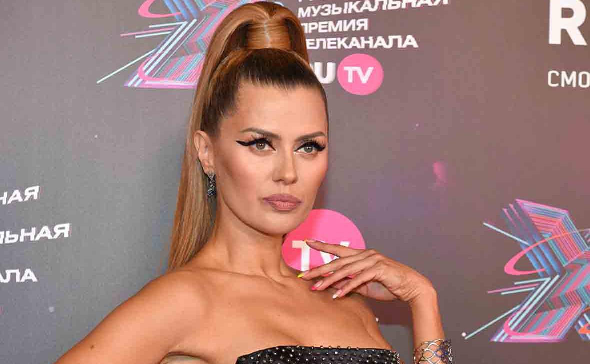 Песков отказался дальше обсуждать видеообращение Виктории Бони