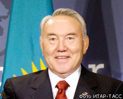 Парламент Казахстана наделил Н.Назарбаева статусом лидера нации