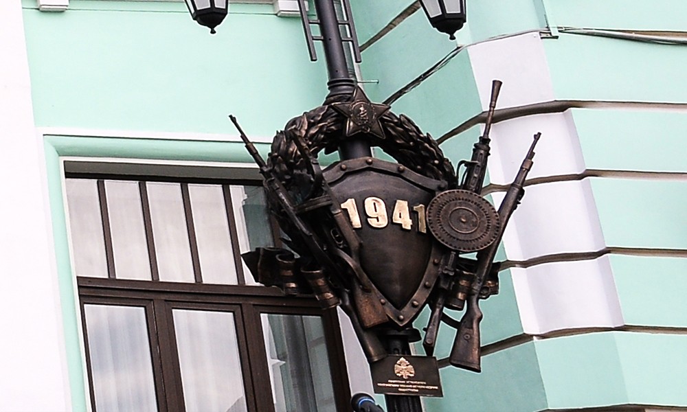На памятнике русскому солдату в Москве увековечили немецкий карабин