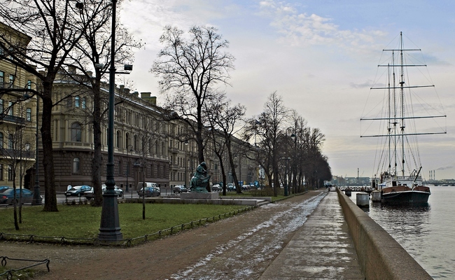 Дворец князя Михаила Романова на Адмиралтейской набережной в Санкт-Петербурге

