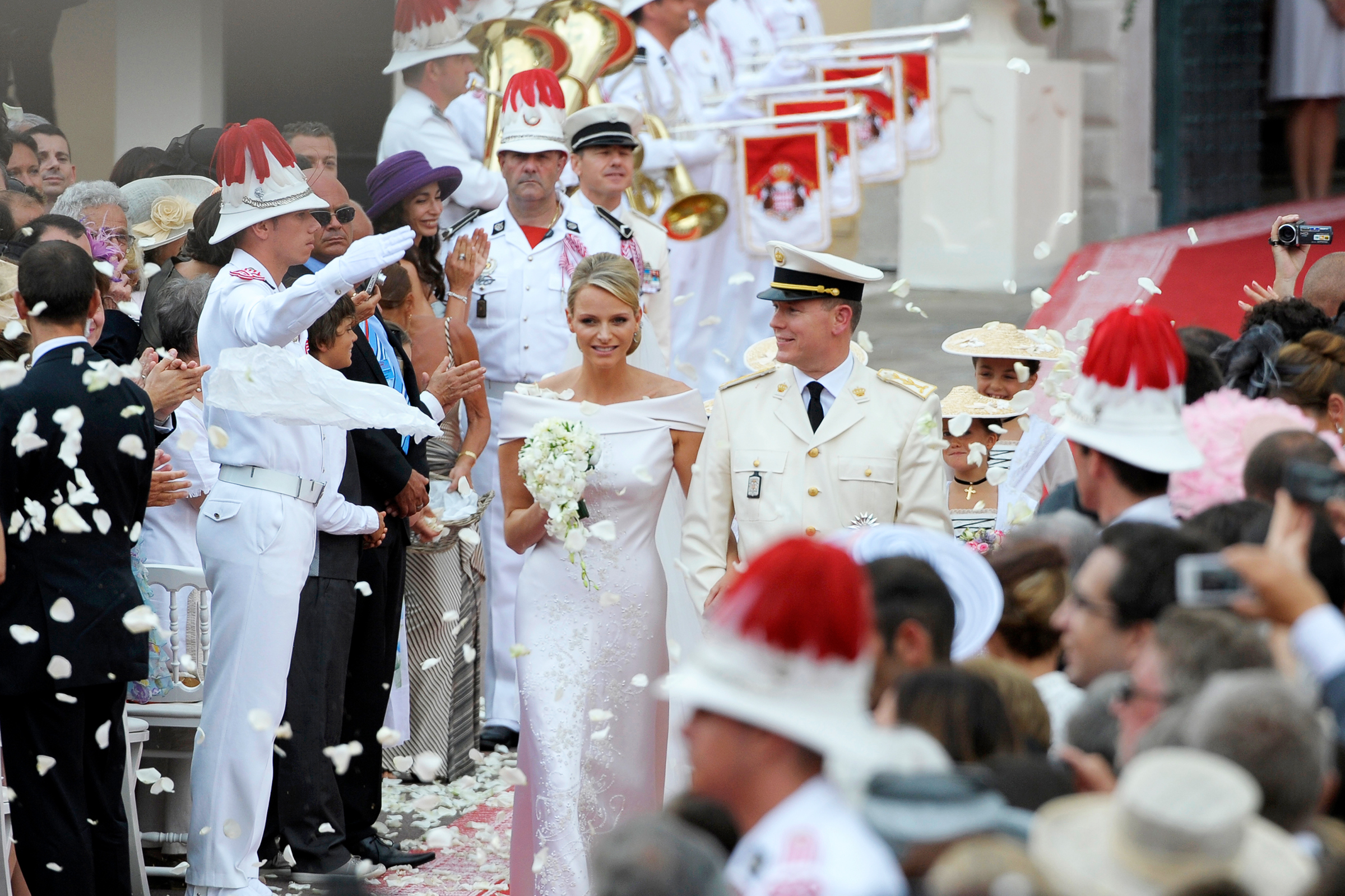 В 2011 году состоялась свадьба князя Монако Альбера II и профессиональной спортсменки-пловчихи из ЮАР Шарлен Уиттсток. Церемония обошлась в &euro;19,7 млн (более $27 млн по курсу того времени), причем сообщалось, что расходы поровну поделили государство и сам монарх.
