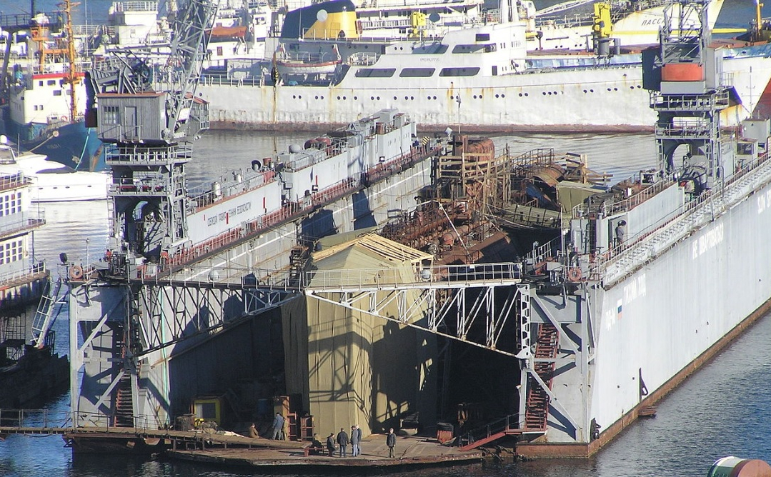Подлодка Б-380 в плавучем доке в 2008 году