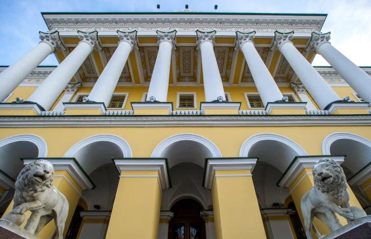 Отель Four Seasons Hotel Lion Palace