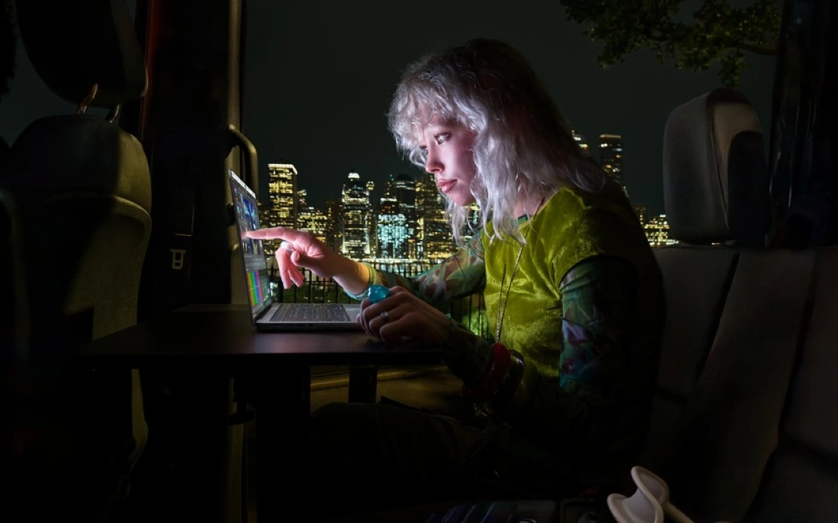 Новый MacBook Pro с сенсорным OLED-дисплеем