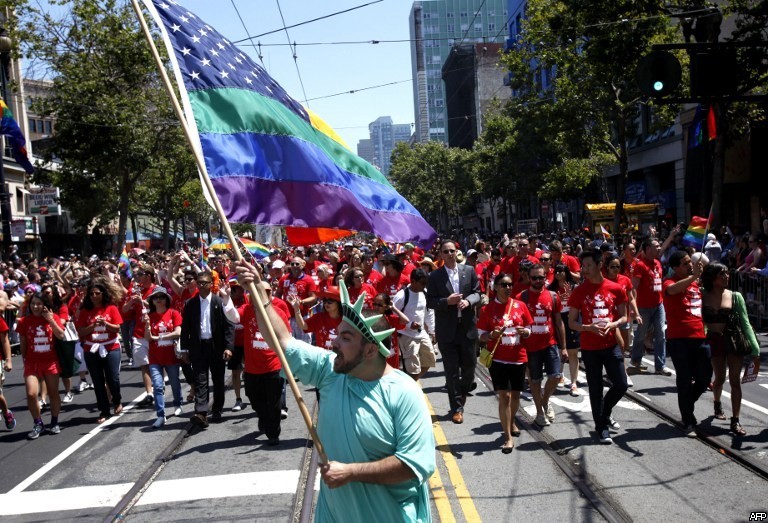 Марк Цукерберг вывел 700 своих сотрудников на гей-парад в Сан-Франциско