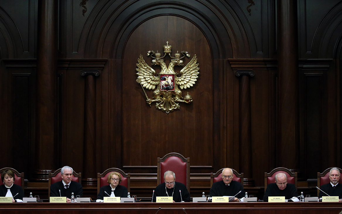 Совфед одобрил закон о запрете судьям КС публиковать особое мнение