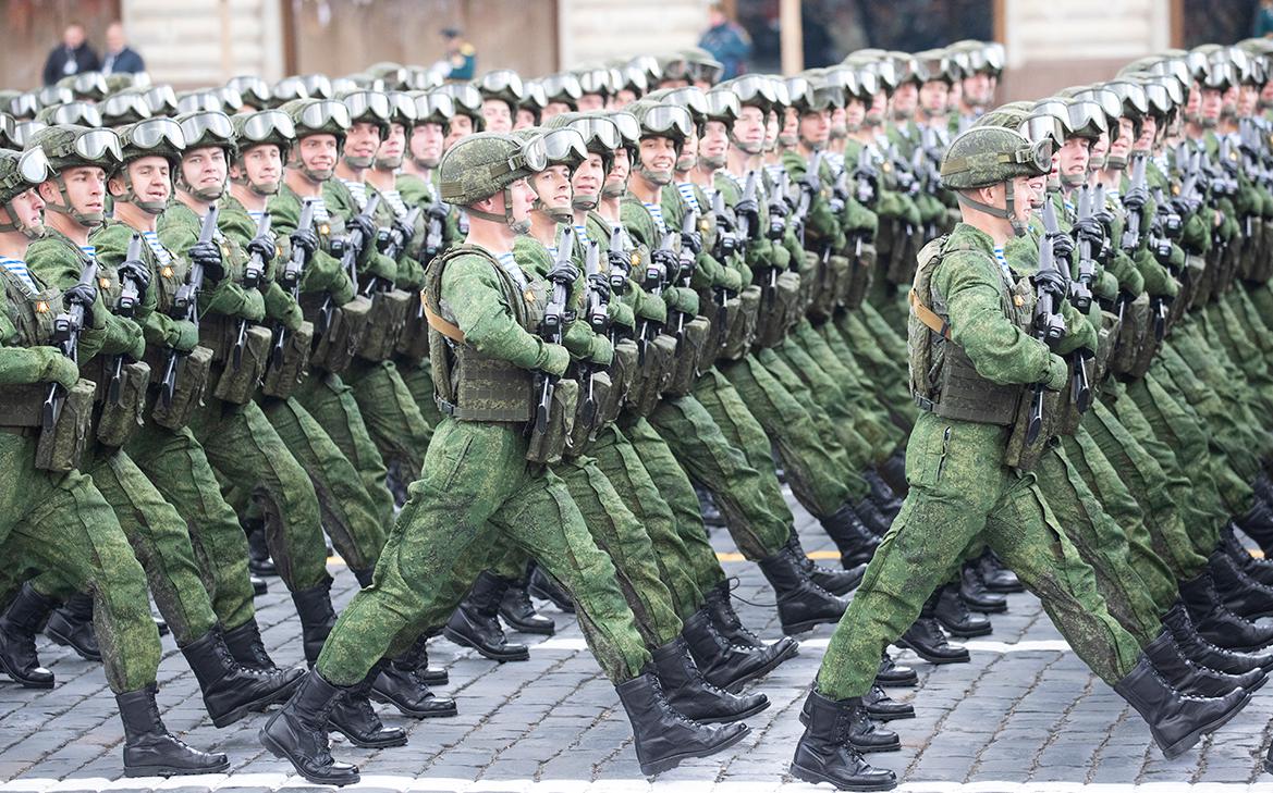 Шойгу назвал число военных на параде 9 Мая в Москве