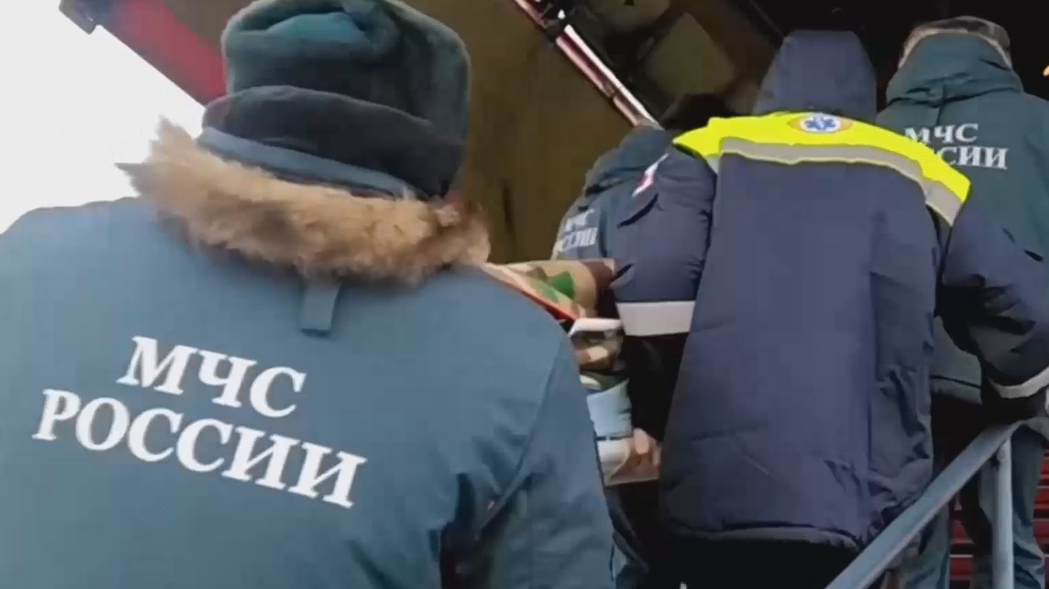Спецборт МЧС доставил в Москву пострадавших при обстреле Белгорода