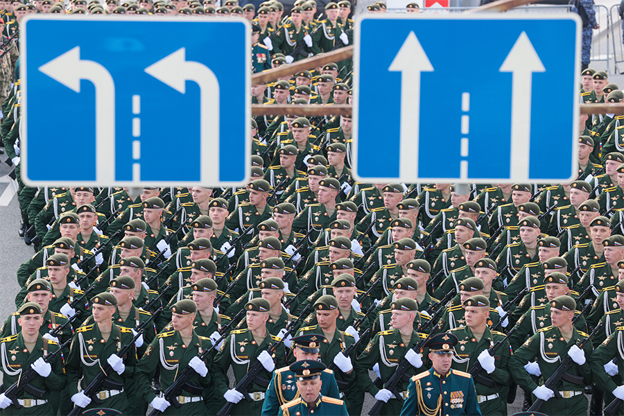Шествие военнослужащих по автодорогам столицы