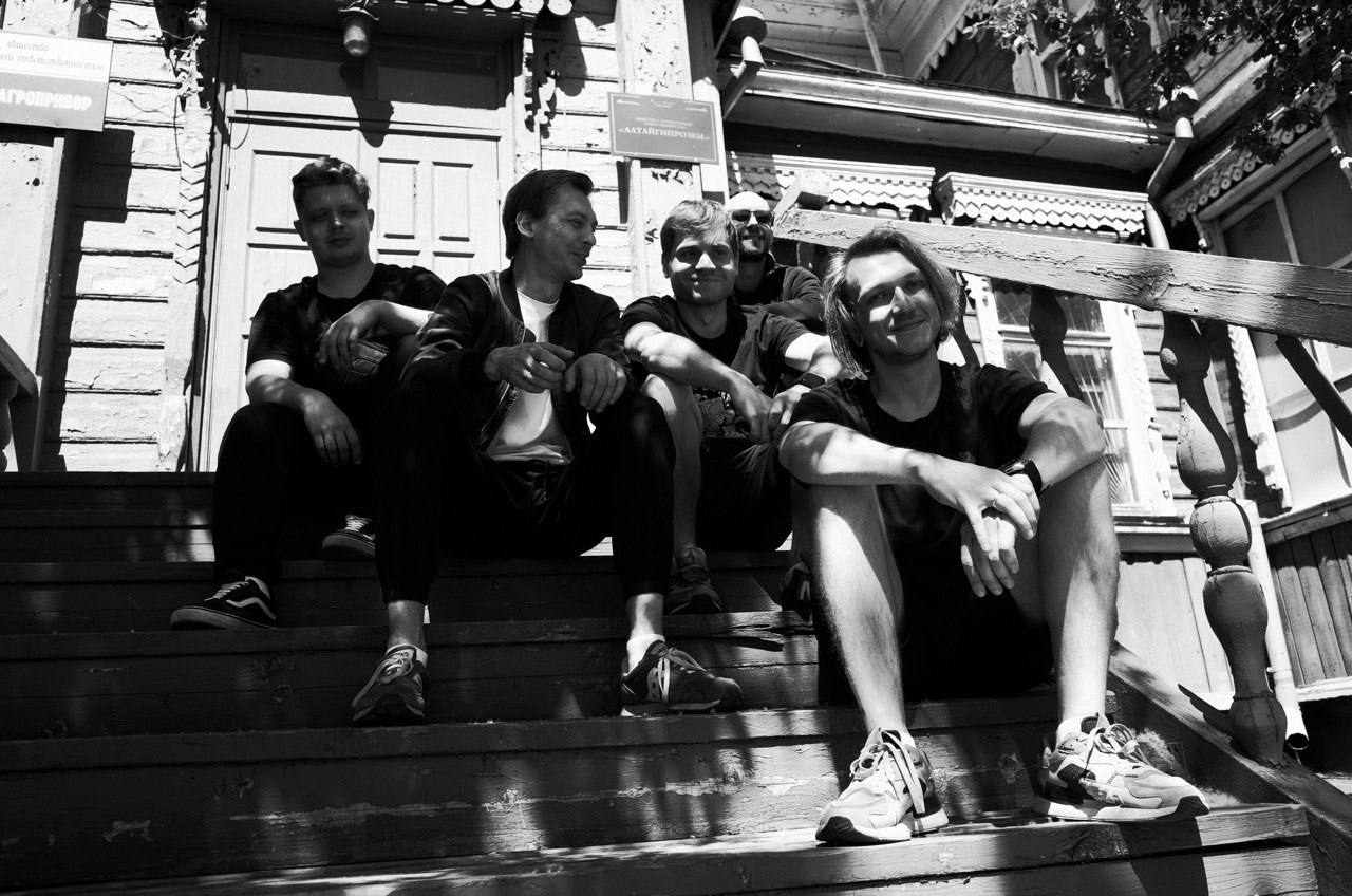 Қыздың жалаңаш жамбасы Сүтті макромастика эро вк