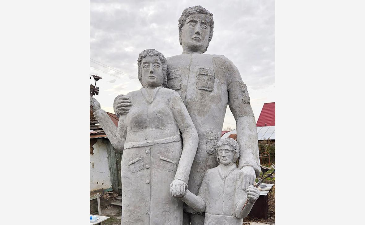 Памятник &laquo;Семья солдата СВО&raquo;