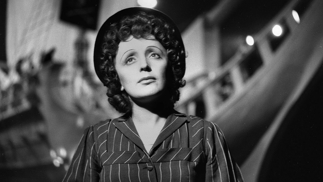 В каких кафе выступала Эдит Пиаф и какие вина назвали в честь нее