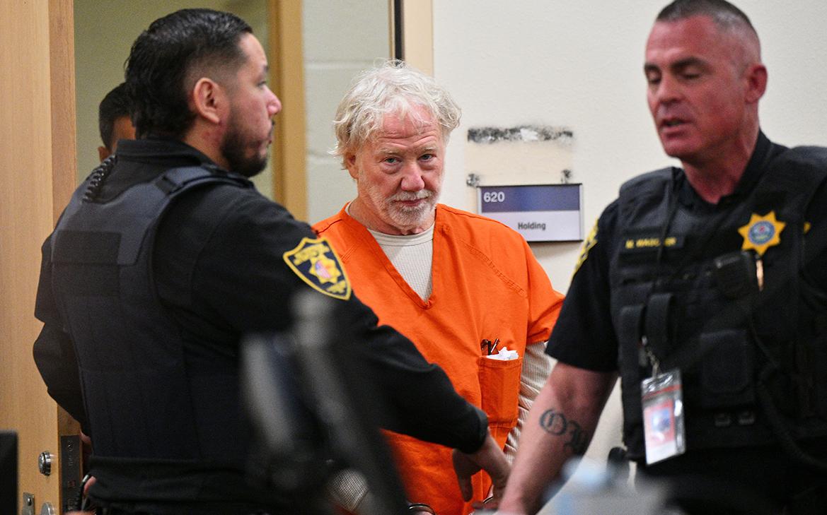 Американскому актеру Басфилду предъявили обвинения по делу о педофилии