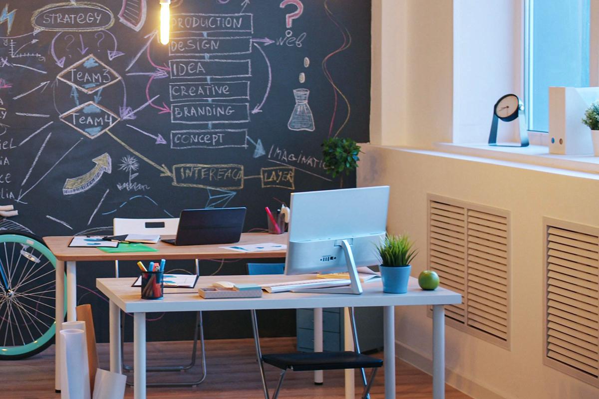 Таким образом можно скрыть трубы, идущие от основного радиатора