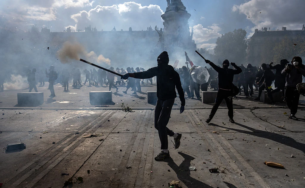 Carl Court / Getty Images