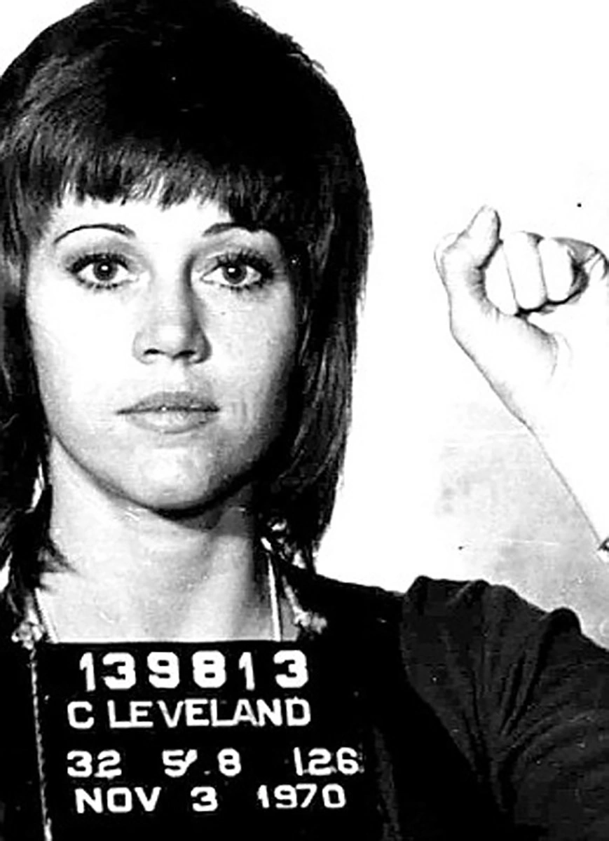 <p>Джейн Фонда, арестованная в Кливленде 3 ноября 1970 года по подозрению в перевозке&nbsp;наркотиков</p>