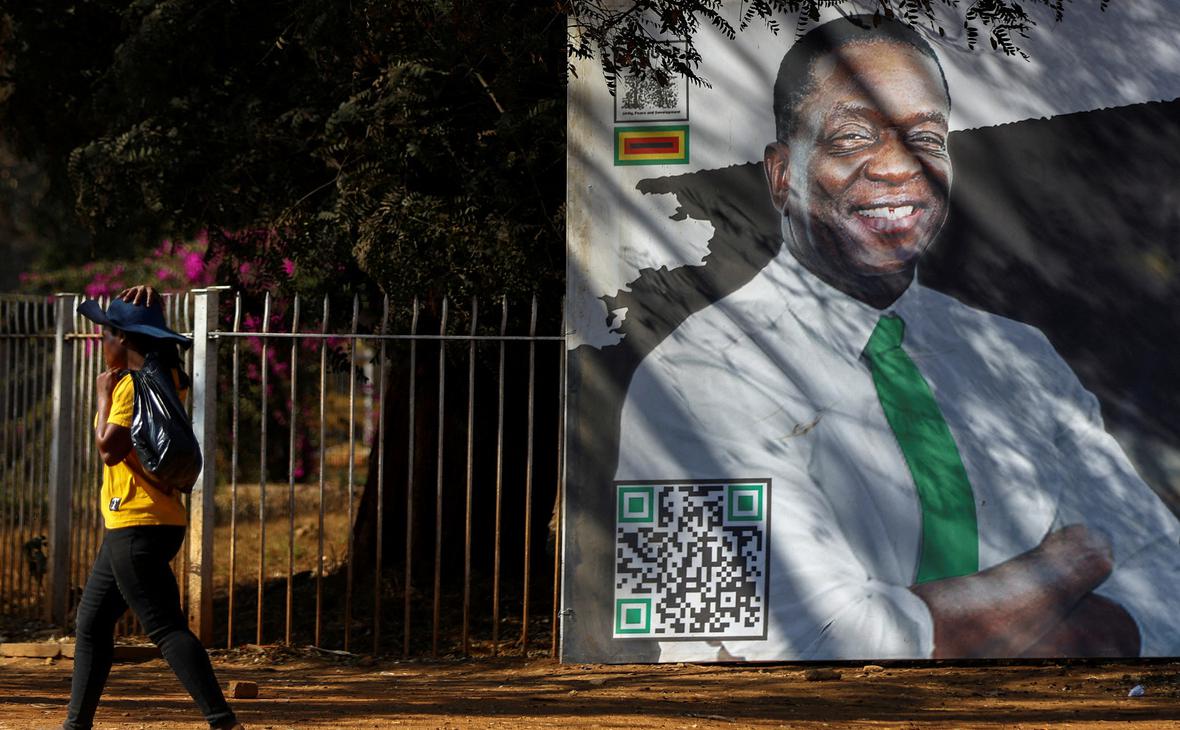 Президент Зимбабве&nbsp;Эммерсон Мнангагва (на плакате)