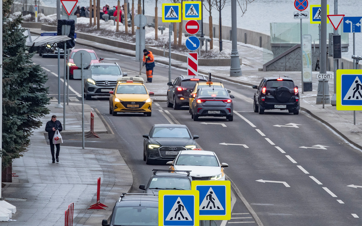 Многие дорожные знаки с введением нового ГОСТа станут физически меньше, что позитивно скажется на восприятии городской среды