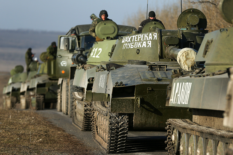 Отвод батареи самоходных артиллерийских установок из пригорода Донецка