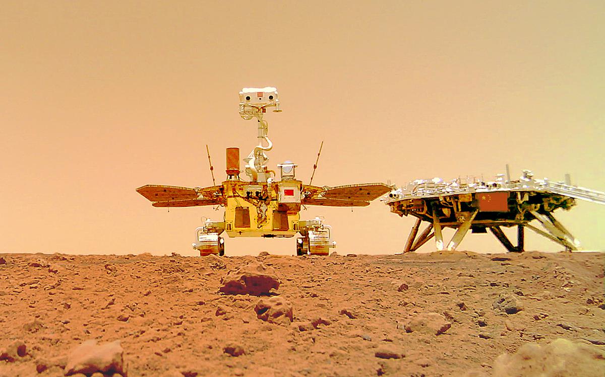 Китайский космический аппарат нашел следы океана на Марсе
