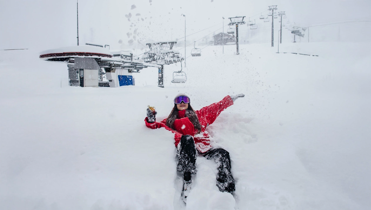 Чай с эвкалиптом, глинтвейн и пиво: что пьют в горах лыжники и бордисты