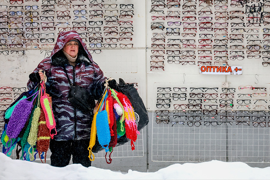 Женщина во время продажи мочалок в&nbsp;Ивановской&nbsp;области